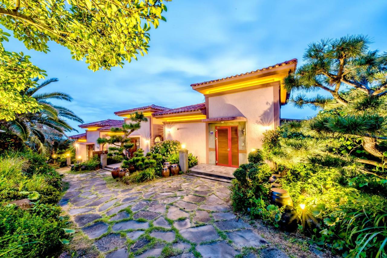 Palm Valley Resort Seogwipo Exterior photo