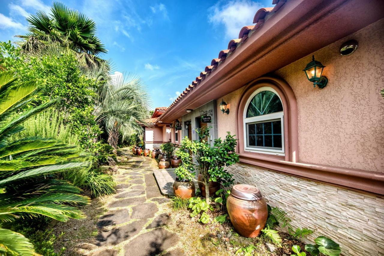 Palm Valley Resort Seogwipo Exterior photo